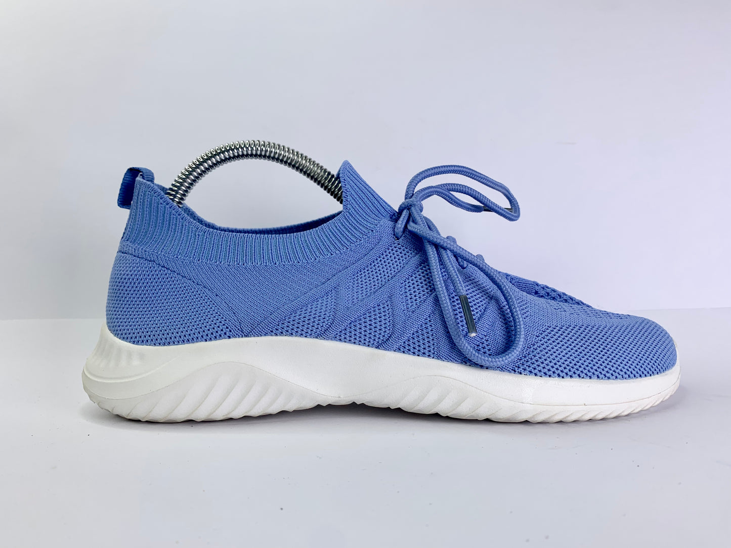 AKK Tennis shoes