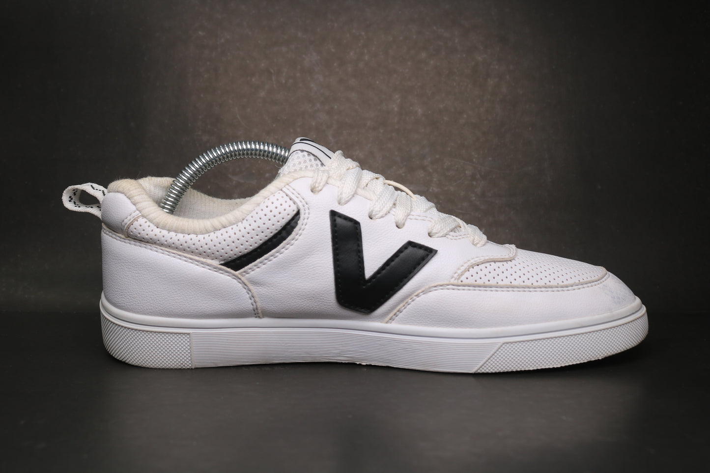 Victory White sneaker