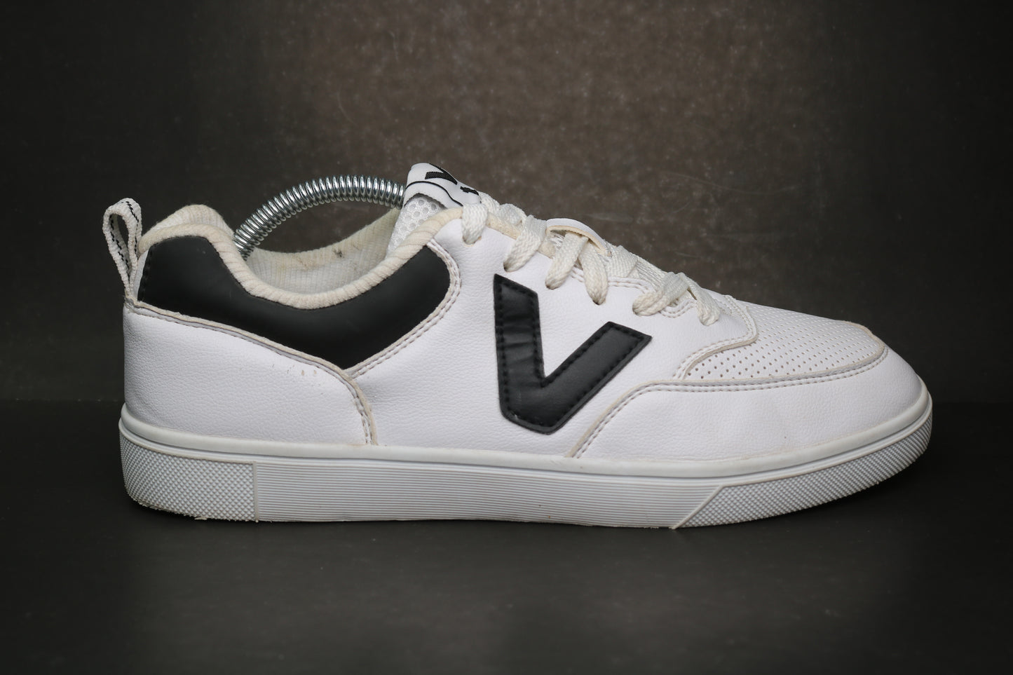 Victory White sneaker