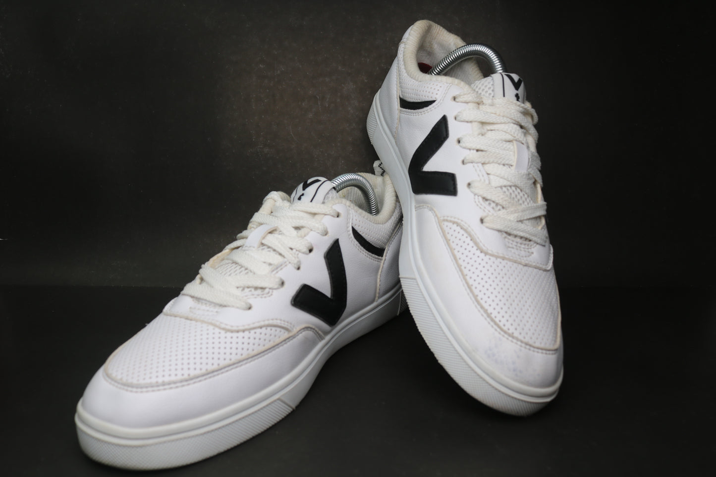 Victory White sneaker