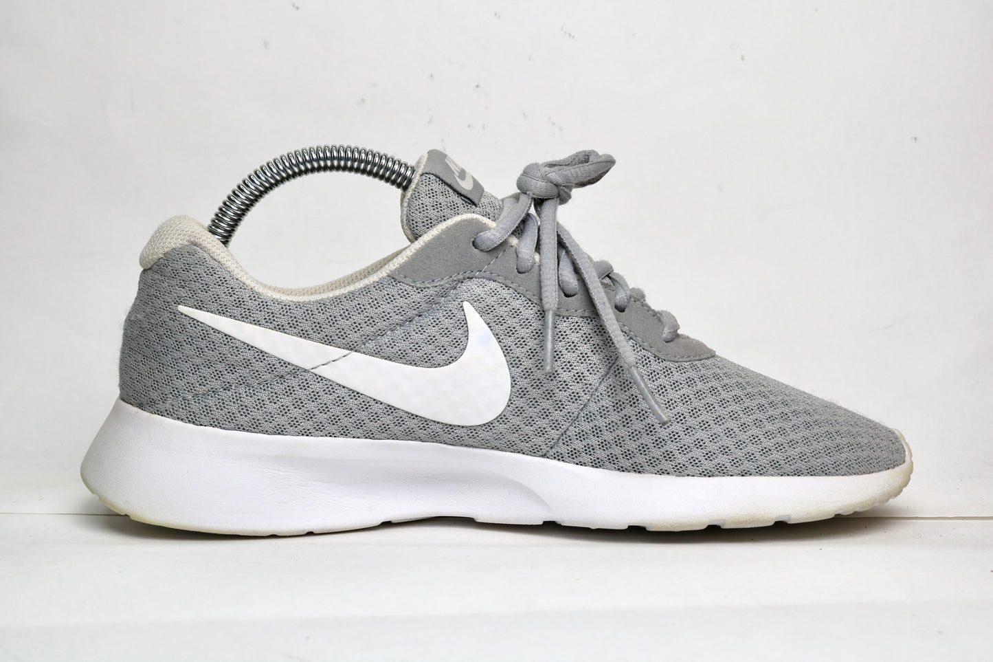 Nike Tanjun Wolf Grey