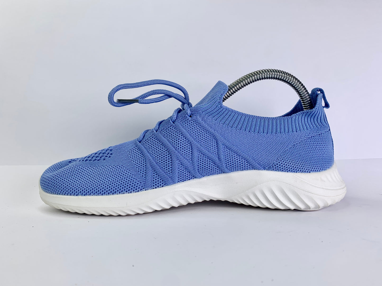 AKK Tennis shoes