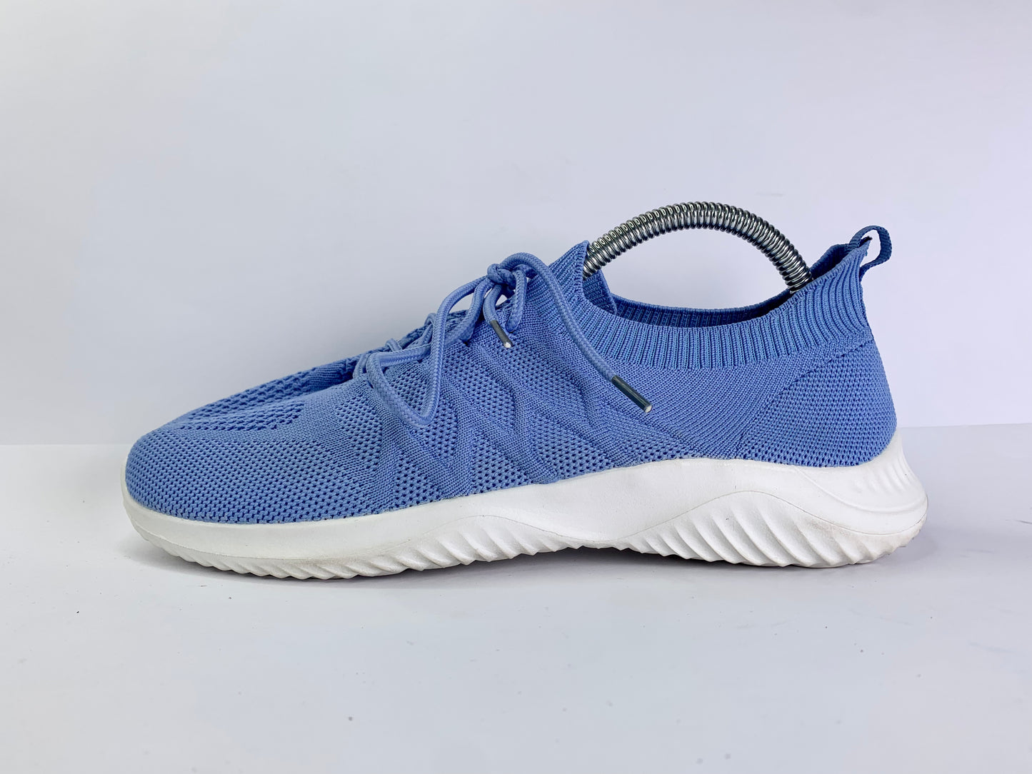AKK Tennis shoes