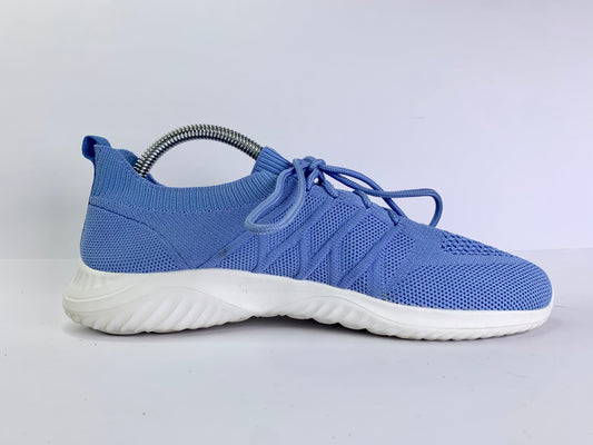 AKK Tennis shoes