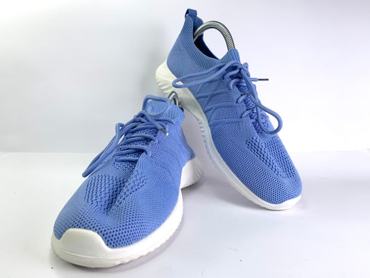 AKK Tennis shoes