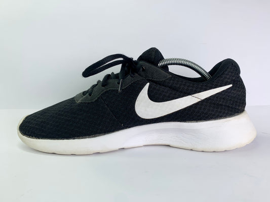 Nike Tanjun