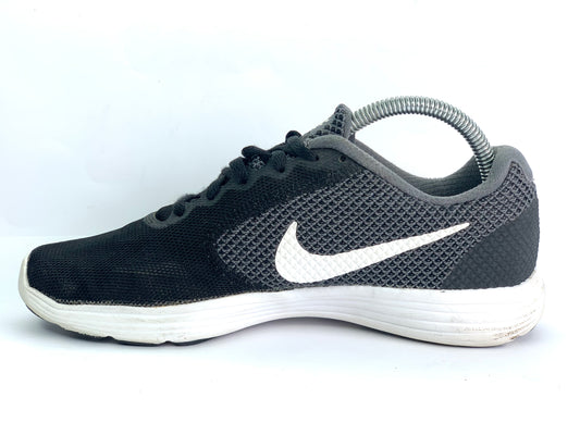 Nike Revolution 3