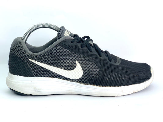 Nike Revolution 3
