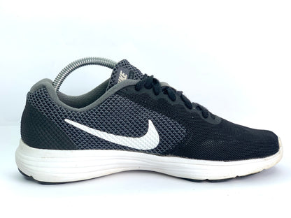 Nike Revolution 3