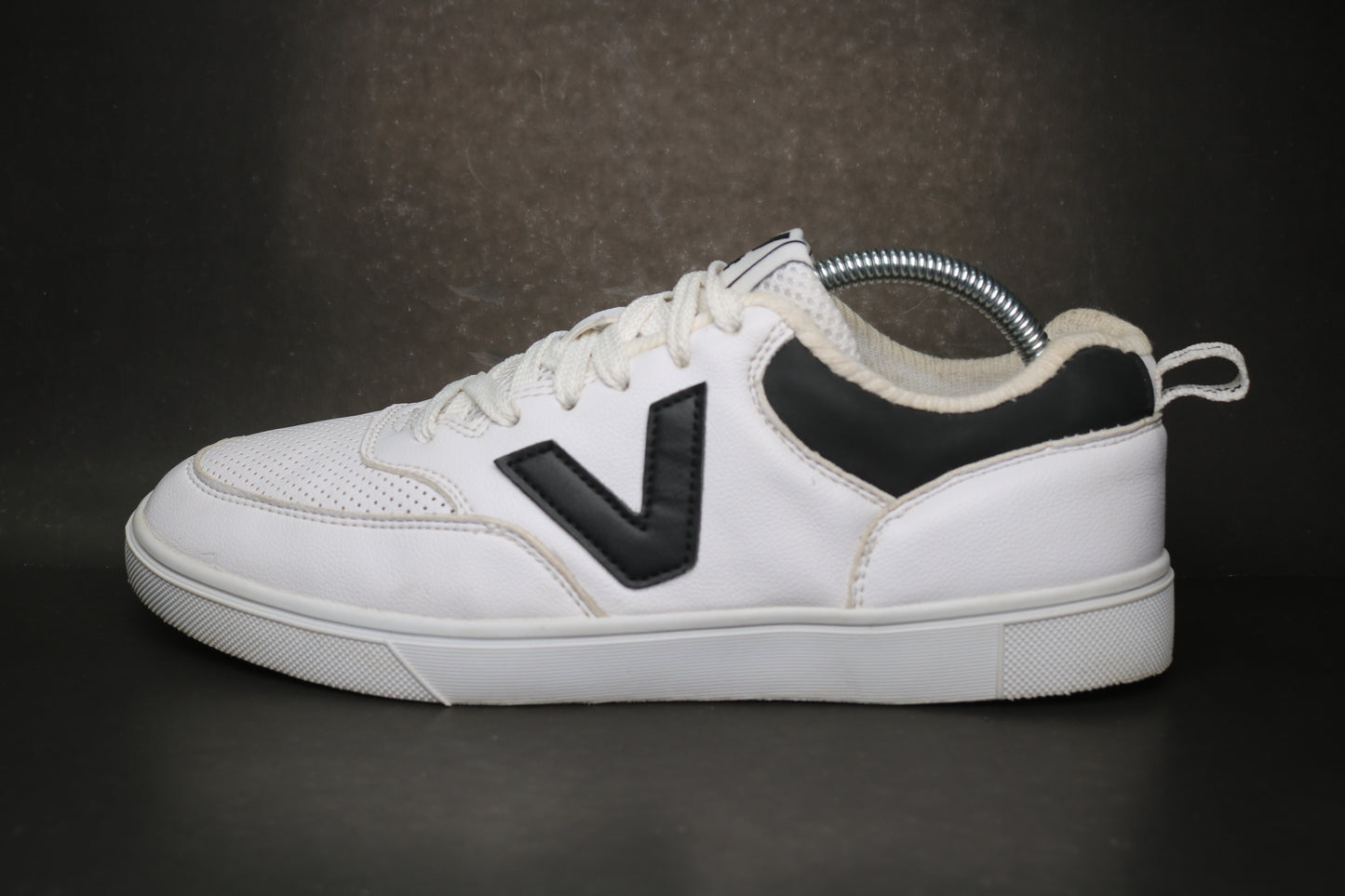 Victory White sneaker