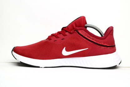 Nike Revolution 5