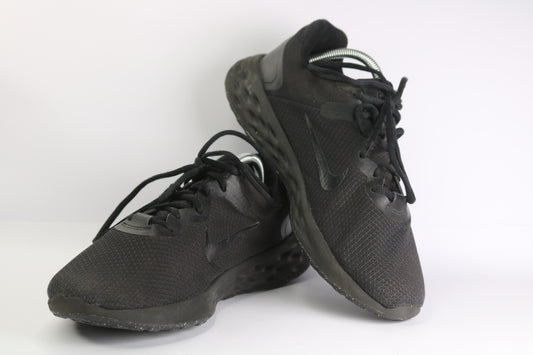 Nike Revolution 6